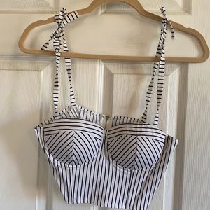 Super down crop top size XS. Zipper back worn once. Bought from revolve.